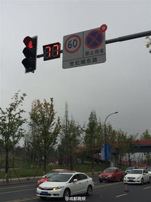 成都路牌現“未讀消息小紅點”創意設計，網友點贊卻面臨整改